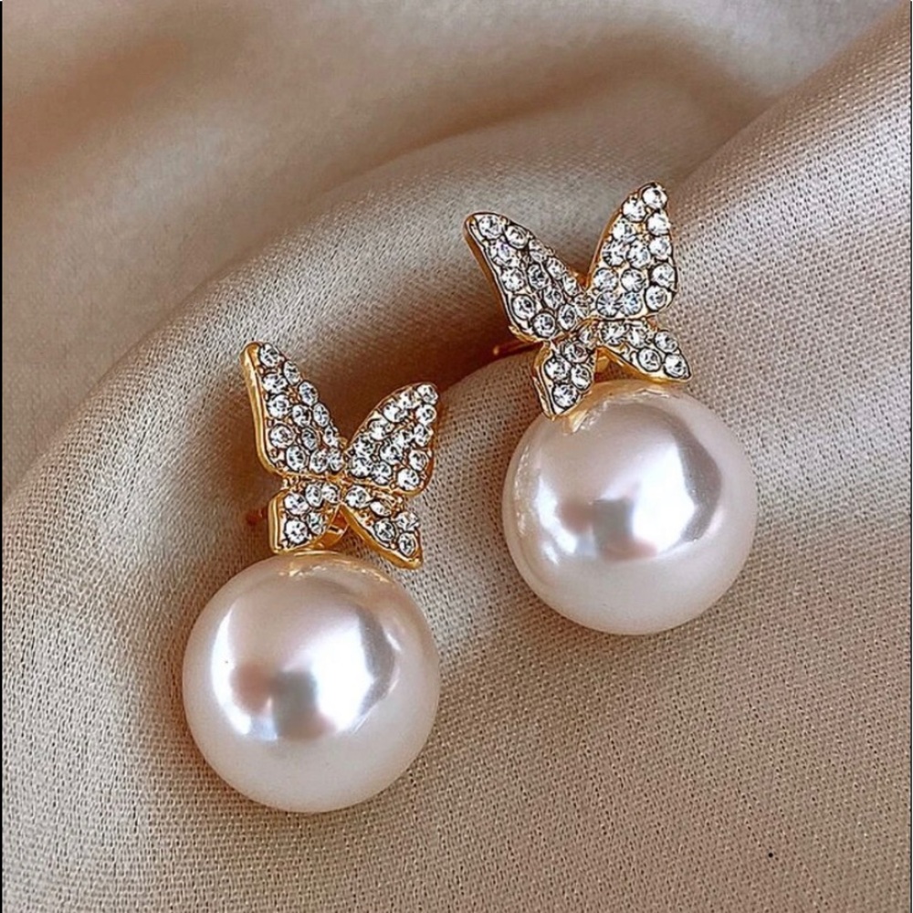 butterfly pearl earrings